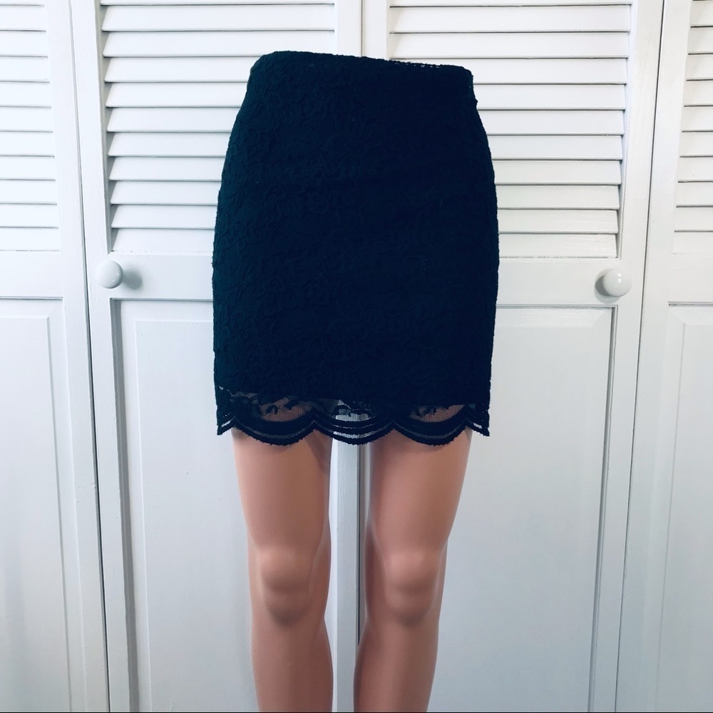 2/$50 BB DAKOTA Black Lace Mini Skirt Size 4